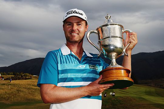 mattgriffin_2016nzopen_trophy_540